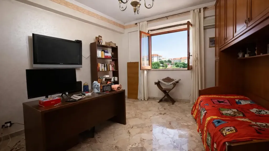 Bedrooms - 5-Room Apartment with Balcony in Palermo