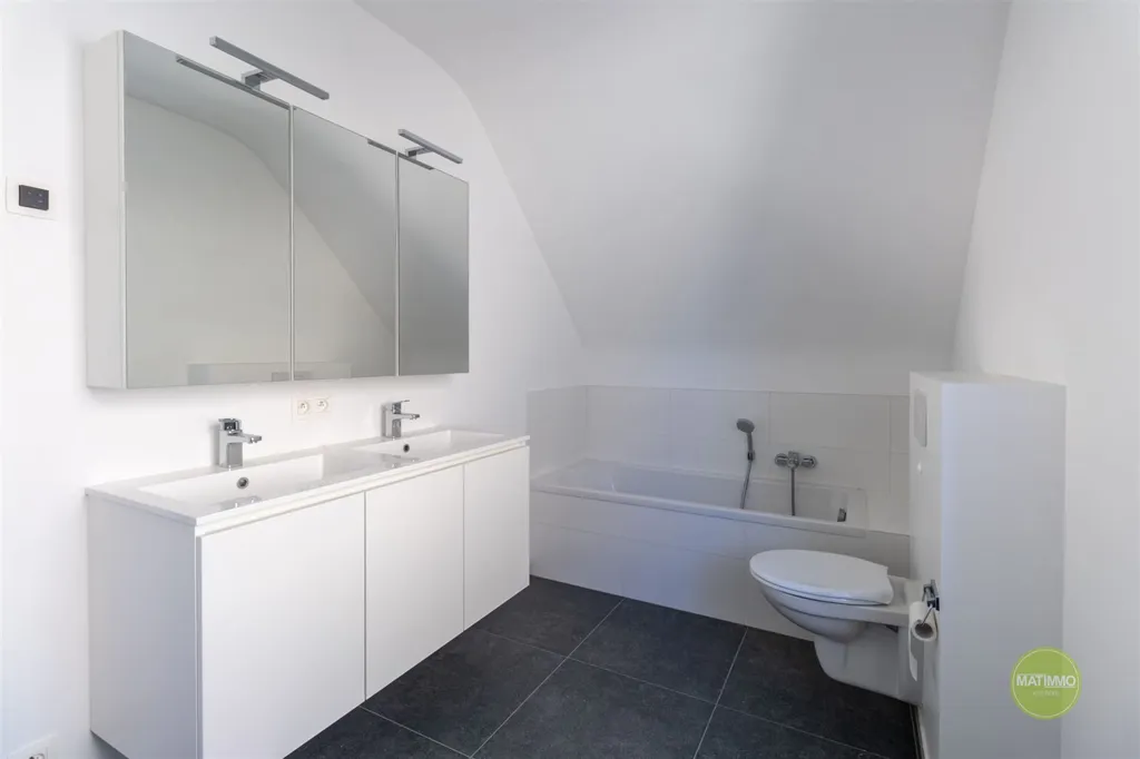 Salles de bain - Maison Moderne avec Jardin à Oud-Turnhout