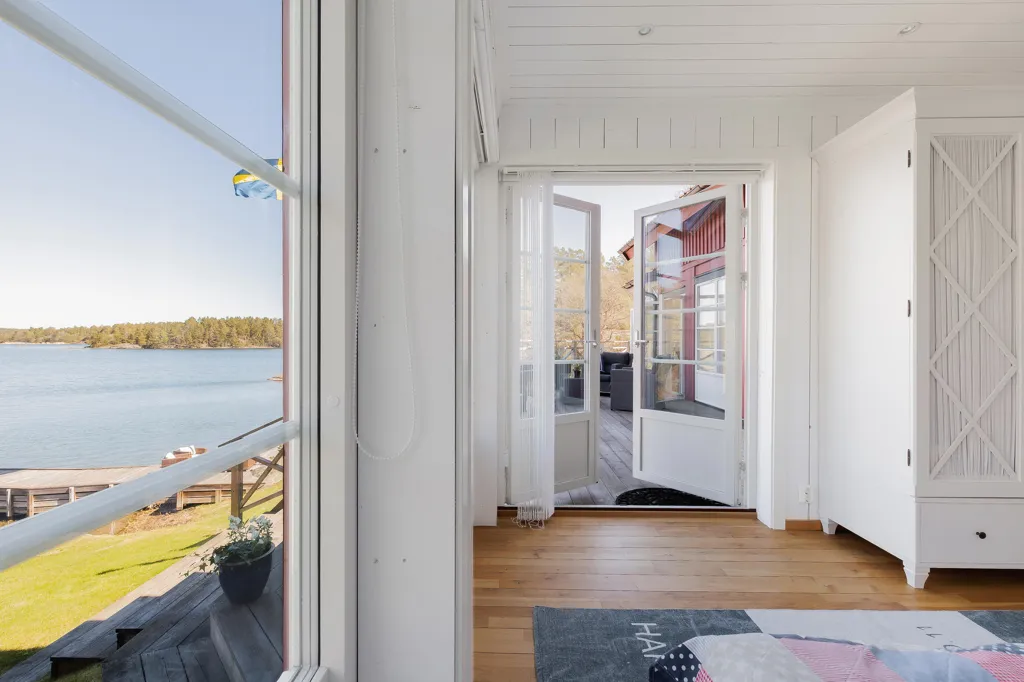 Entrée - Modern House with Seafront in Tjust Archipelago