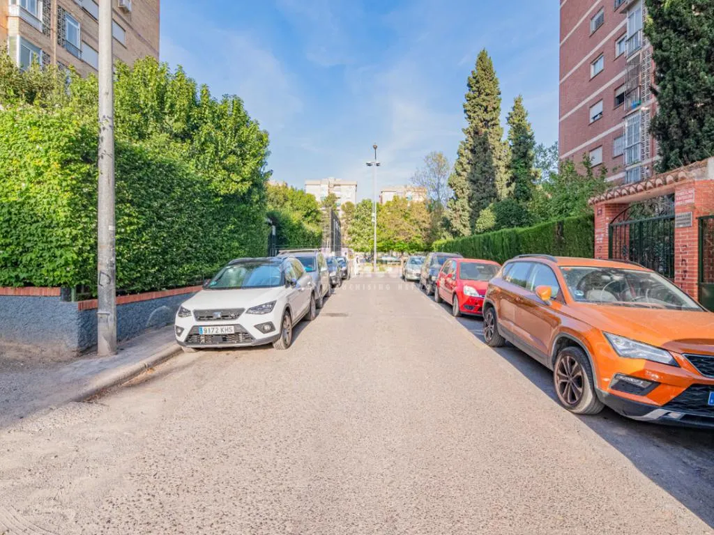 Extérieur - Four-Bedroom Flat with Terrace in Cartuja
