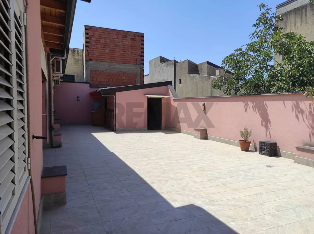 Aed - Independent House with Terrace in Paterno'