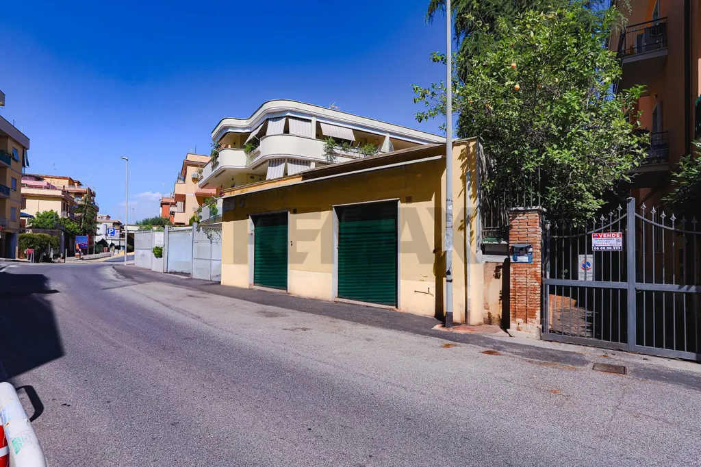 Extérieur - Commercial Unit with Street Frontage in Rome