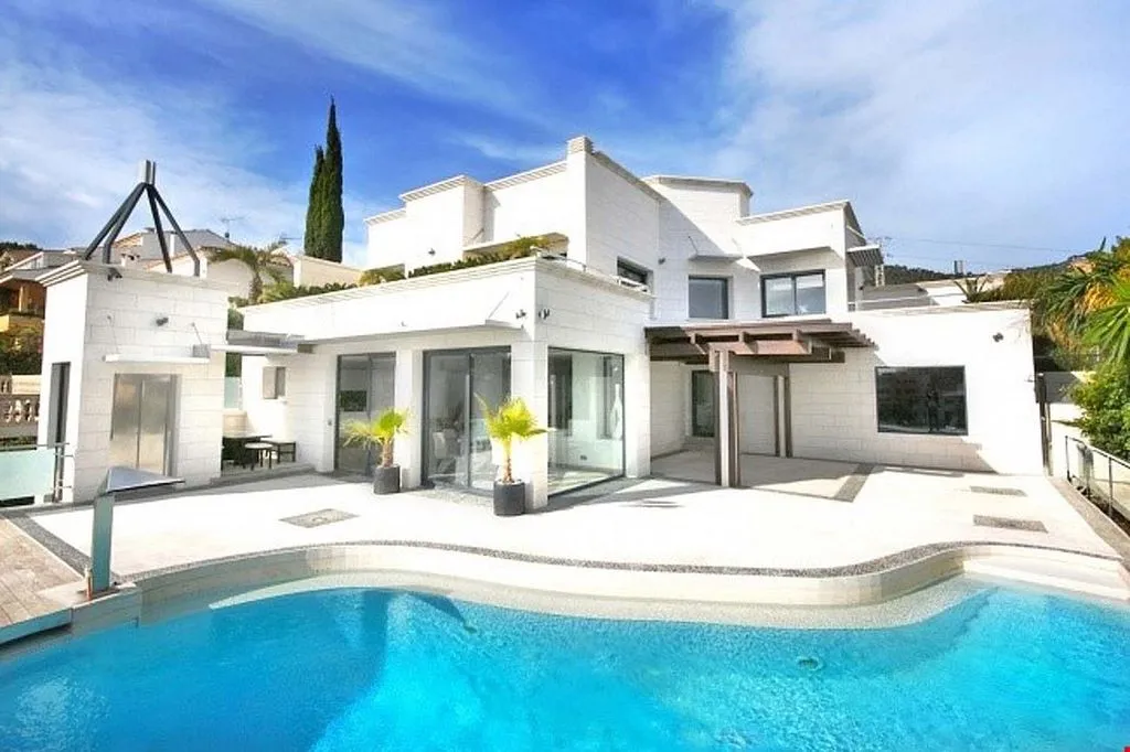 Pool - Chalet with Pool and Terrace in Bendinat