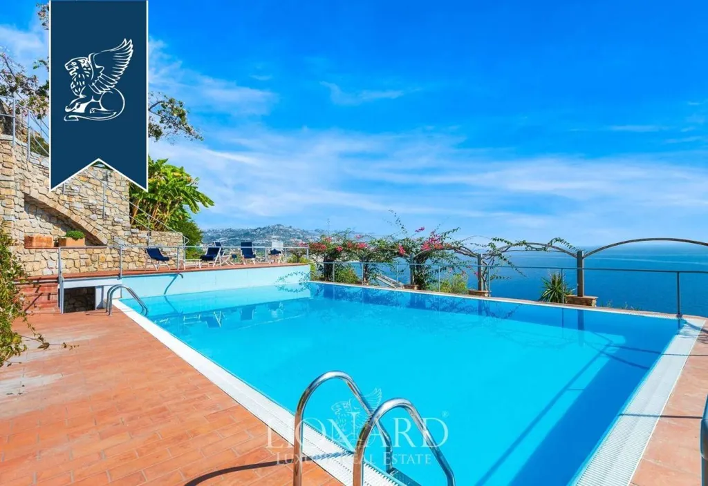 Piscine - Luxury Villa with Sea View in Bordighera
