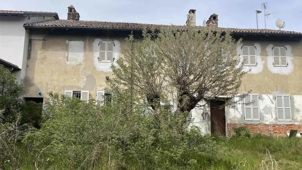 Välivaade - Independent House with Courtyard in Mede