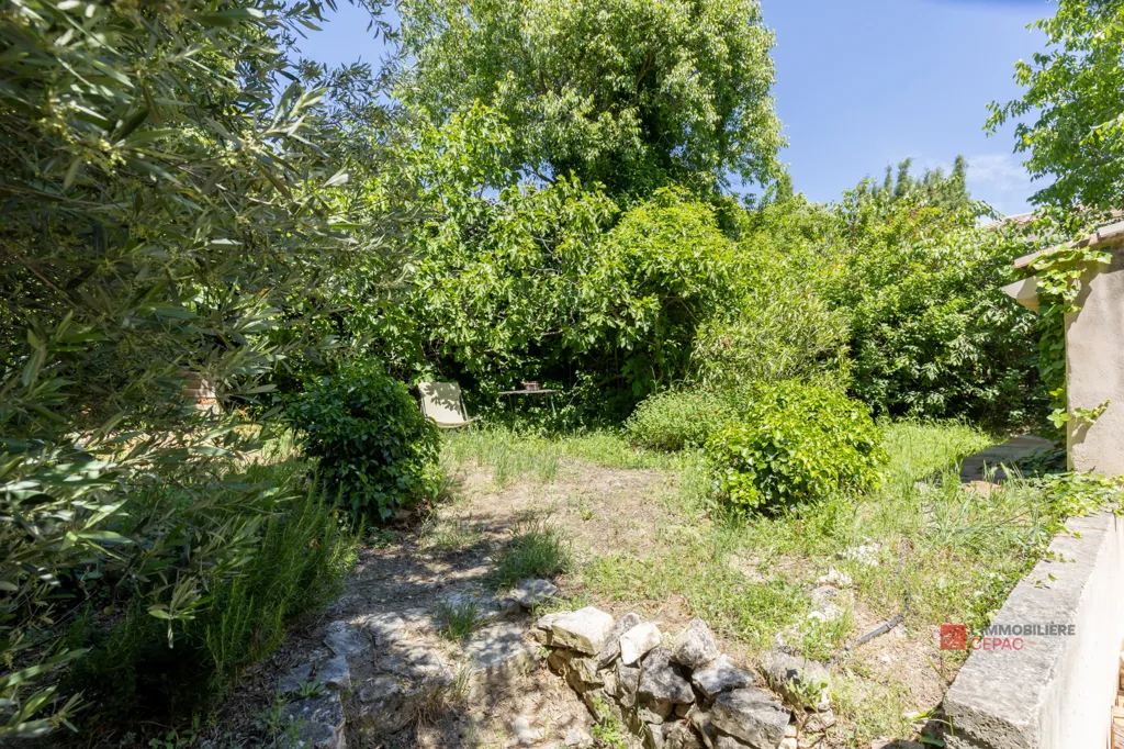 Aed - House with South-Facing Terrace in Eguilles