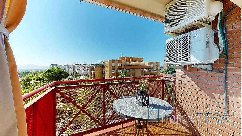 Balcon - Apartment with Balcony in Parc d’Europa