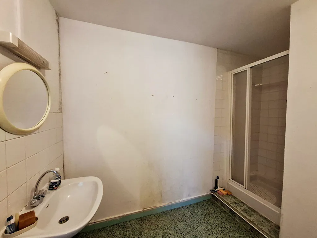 Bagni - House with Garden and Garage in Beauvais Sur Matha