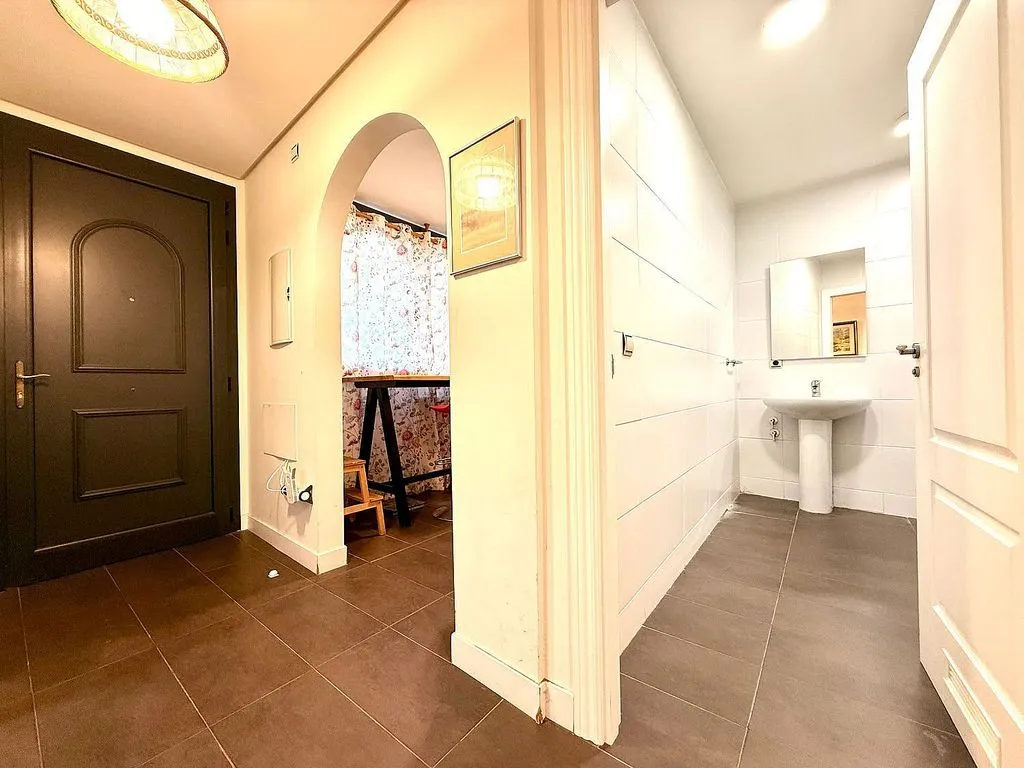 Hallway - Terraced Semi-Detached House in Aranguren