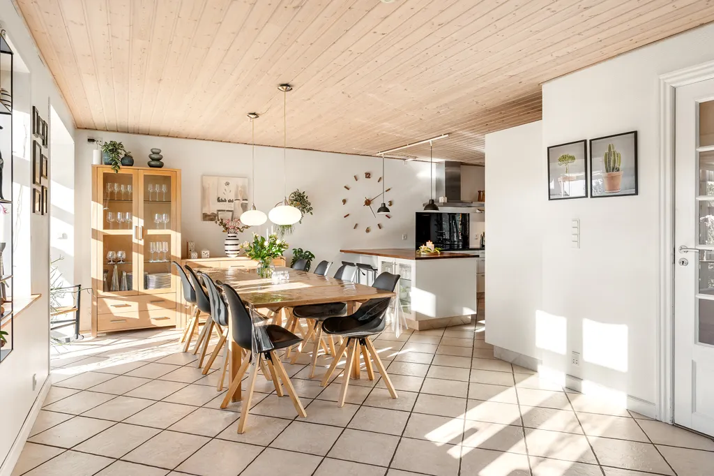 Salle à manger - Architectural Villa with Workshop in Korinth
