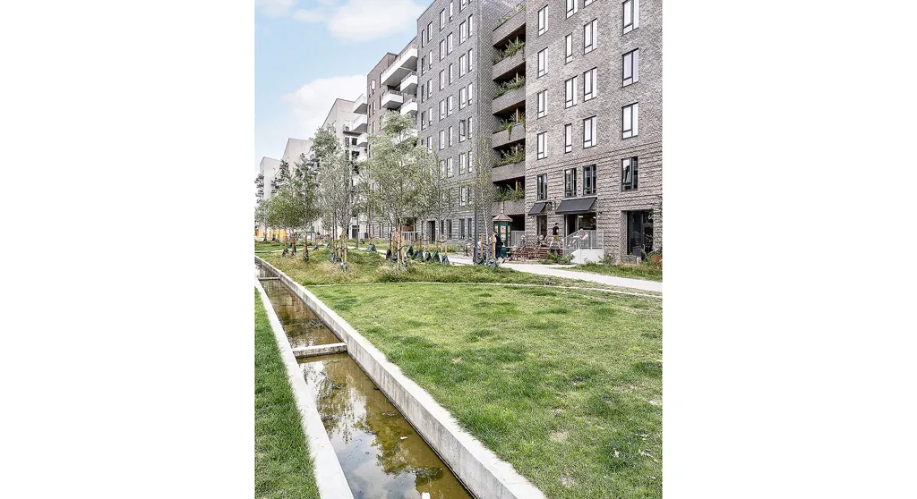 Aed - Spacious 2-Bedroom Flat with Large Balcony