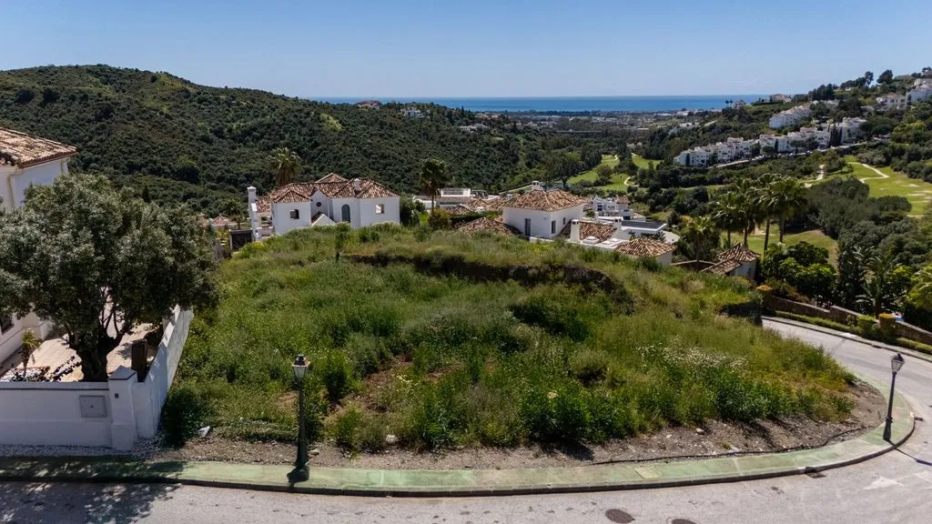 Sea-View Plot in Lomas de La Quinta, Benahavís