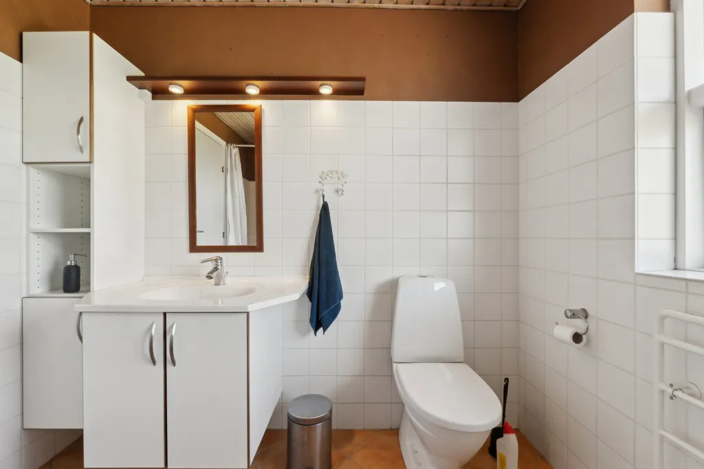 Salles de bain - Villa with Red Brick Facade in Als