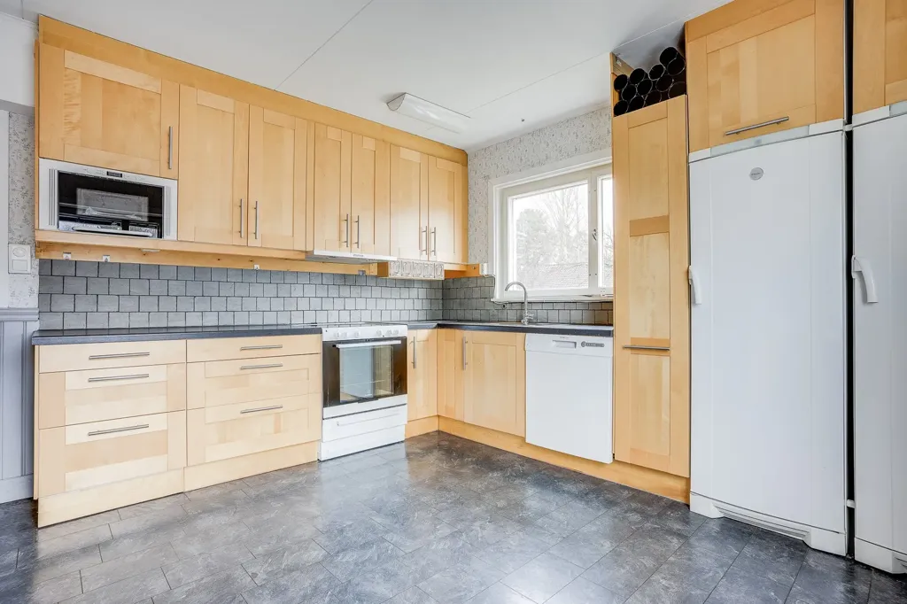 Cuisine - Two-Unit House with Central Location in Vännäs