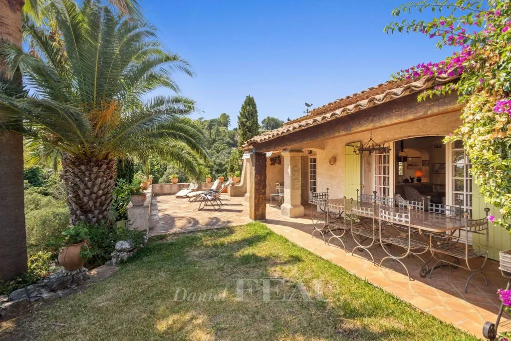 Terrasse - Villa Luxueuse avec Piscine à Grimaud