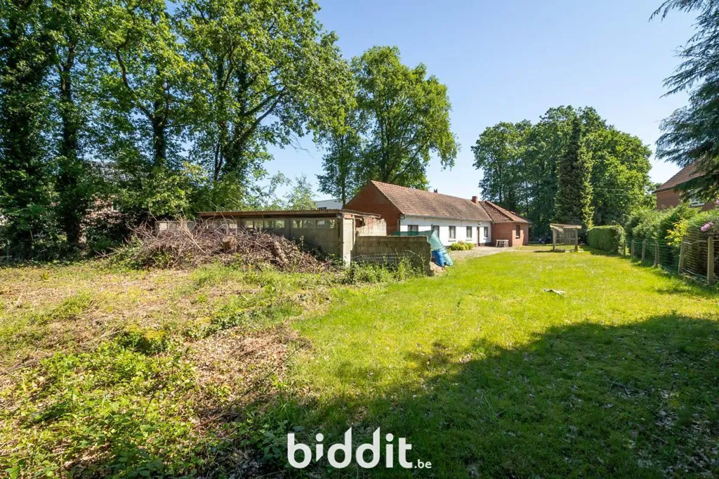 Aed - Well-located House on Large Plot in Central Area
