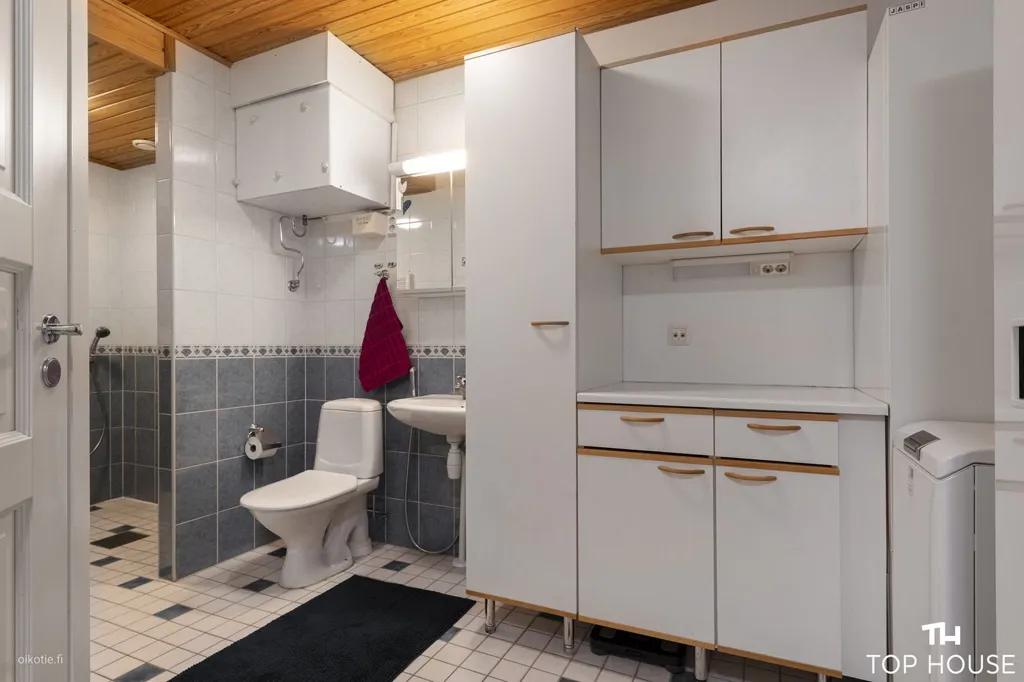 Bagni - Spacious Apartment with Garden in Tikkurila, Vantaa