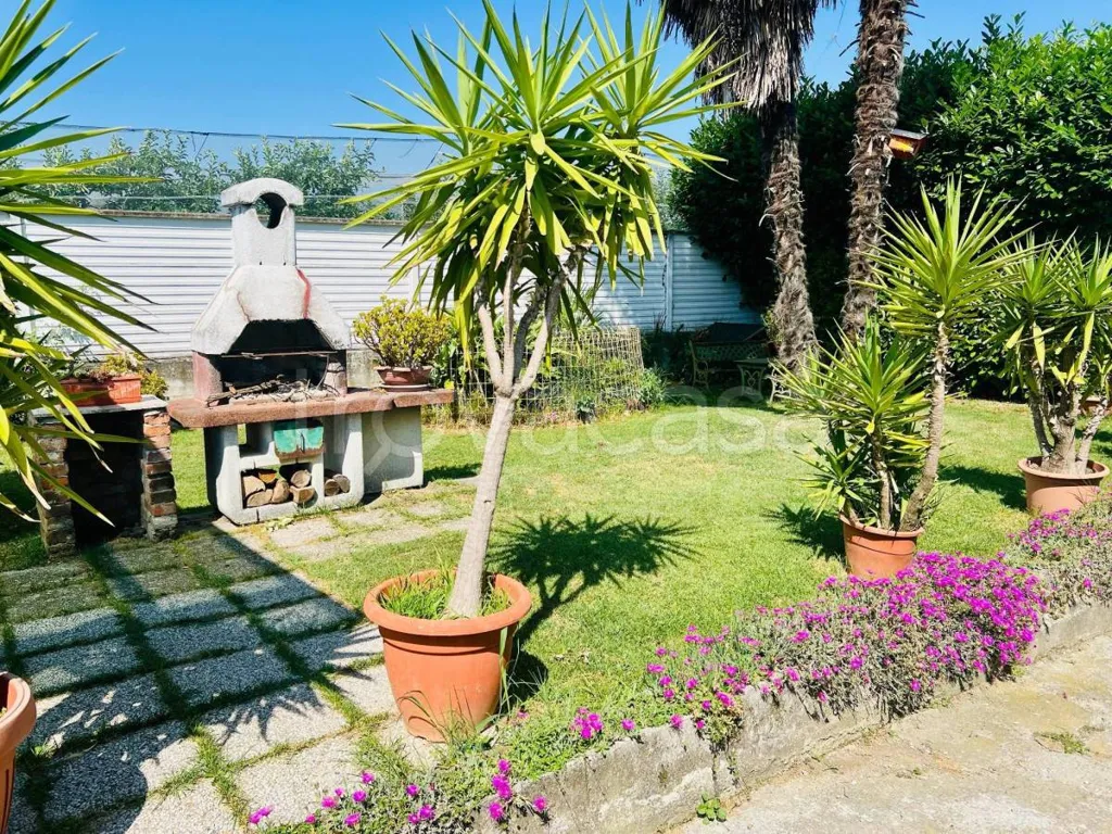 Jardin - Villa with Private Garden in Costigliole Saluzzo
