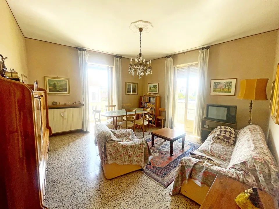 Living Room - Apartment with Balconies in Central Strambino