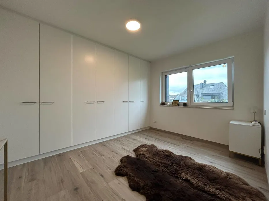Pièces - Appartement Récemment Construit avec Balcon à Strassen