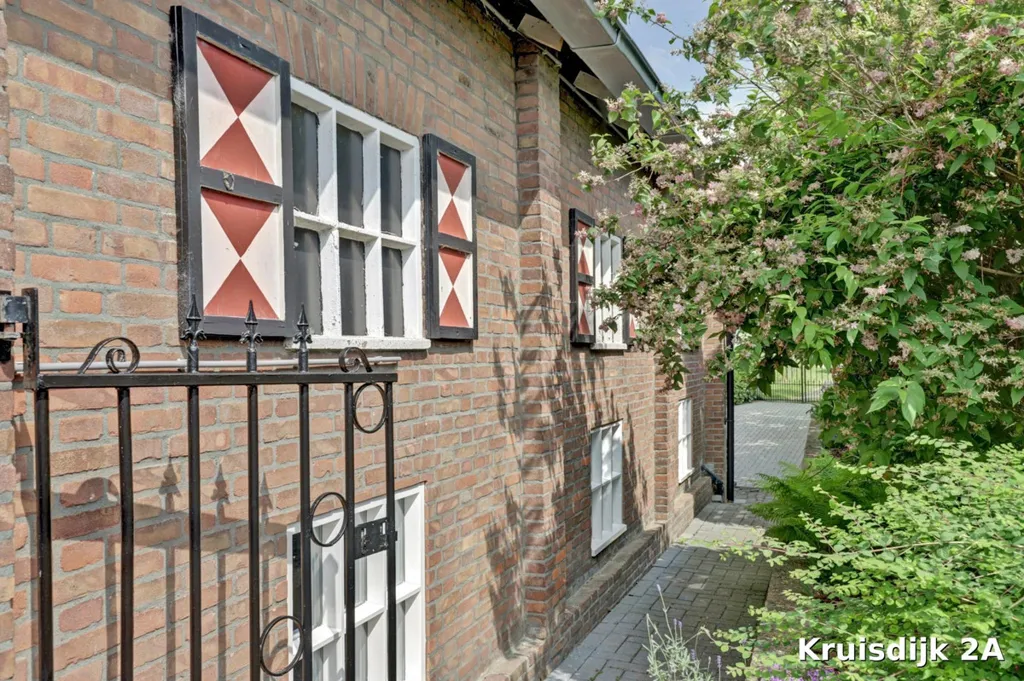 Exterior - Semi-Detached House with Polder View in Strijen