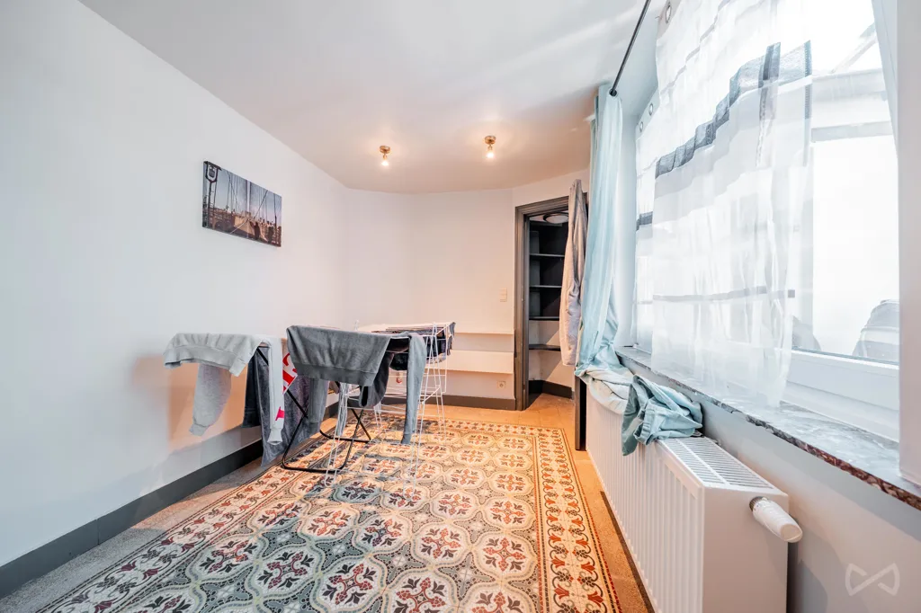 Bureau - Appartement de 2 Chambres au Rez-de-Chaussée avec Cour à Evere