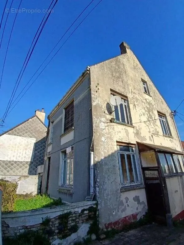 Extérieur - Maison de Ville à Rénover avec Jardin