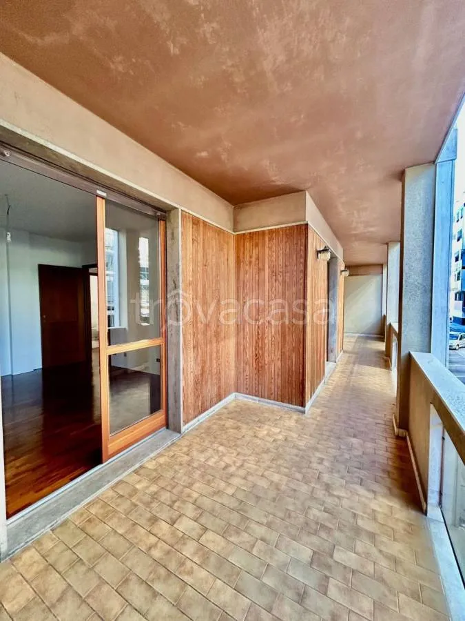 Balcon - Apartment with Balcony and Parking in Cuneo