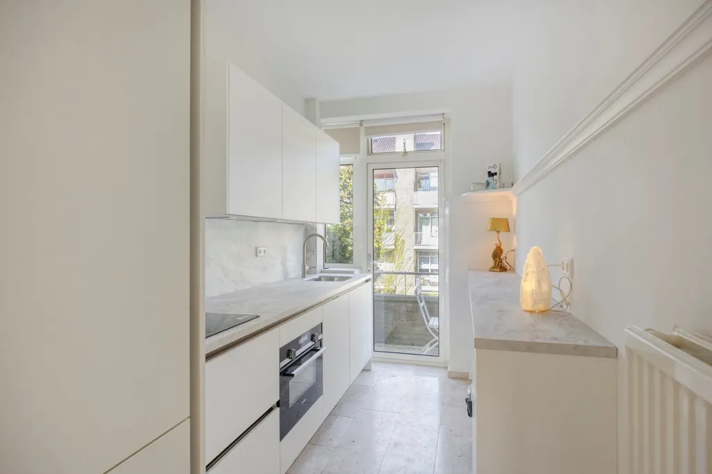 Cucina - Spacious Apartment with Garden in Den Haag