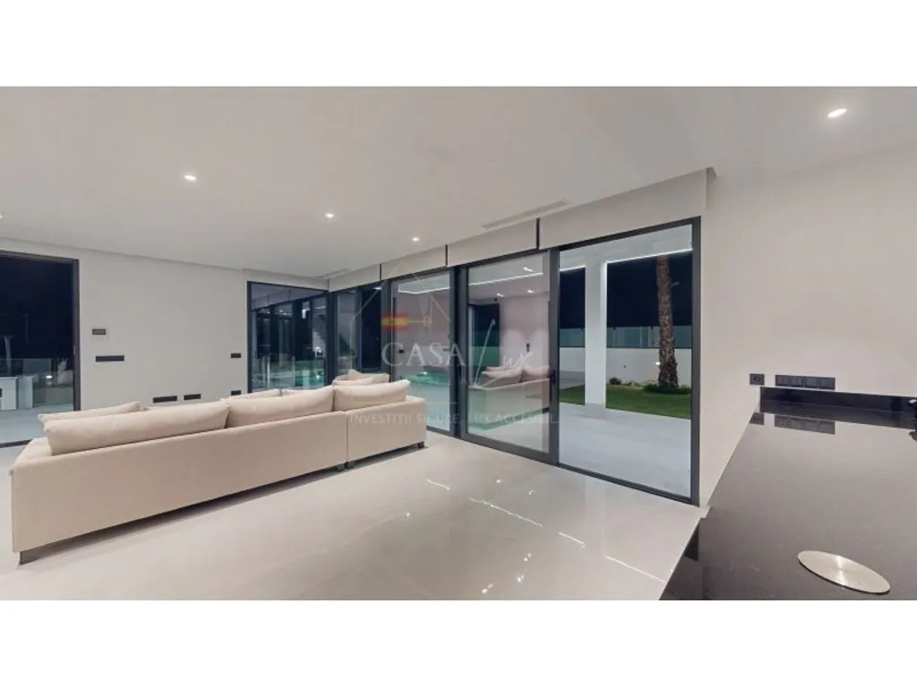 Luxury Villa with Infinity Pool in Finestrat