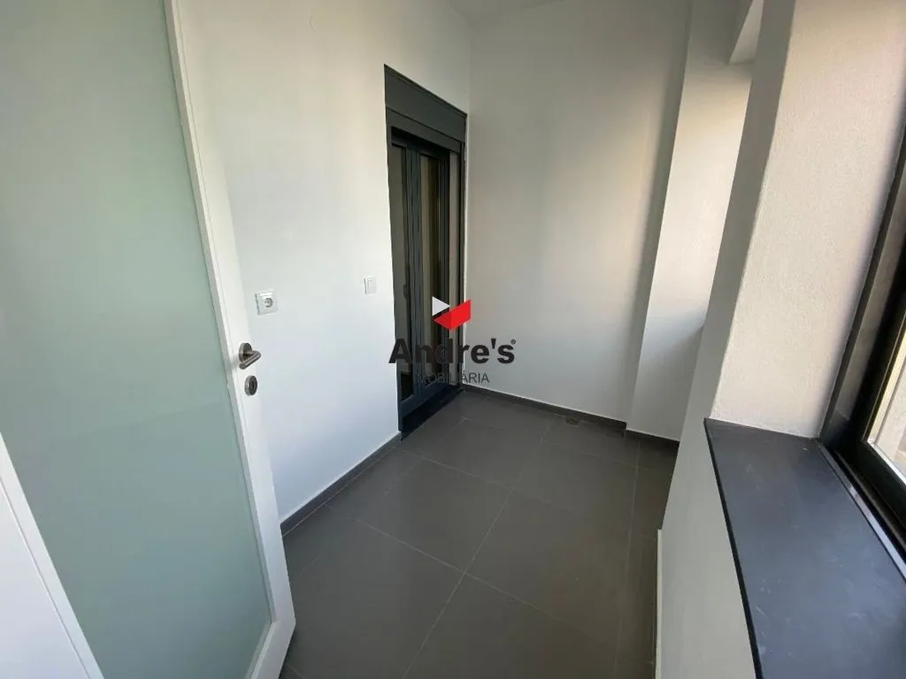 Esik - Remodelled Flat with Elevator in Boavista, Porto
