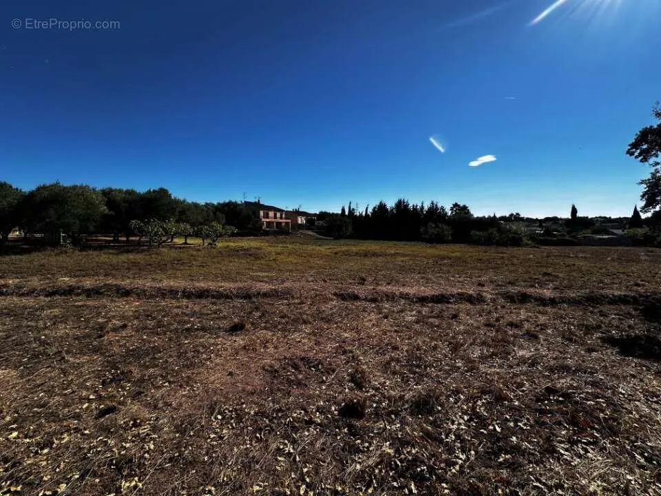 Maa asukohas Puget-Sur-Argens