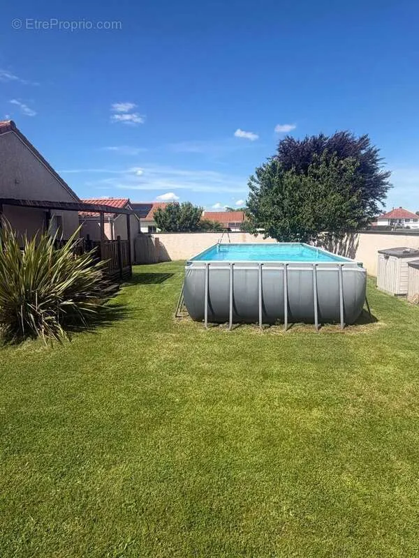 Aed - Contemporary House with Pool in Bordères-sur-l’Échez