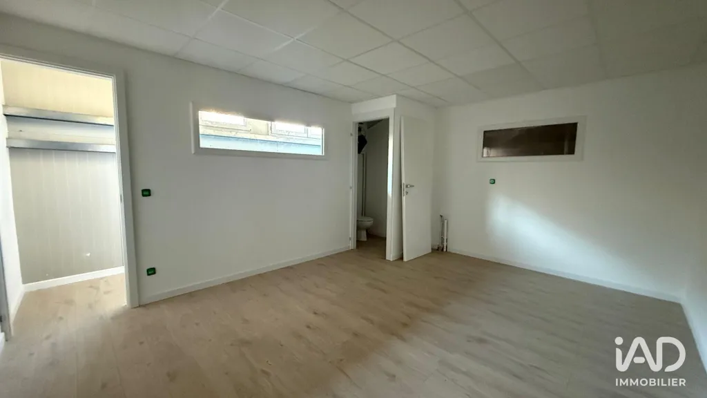 Pièces - Locaux Professionnels avec Parking à Veurey-Voroize