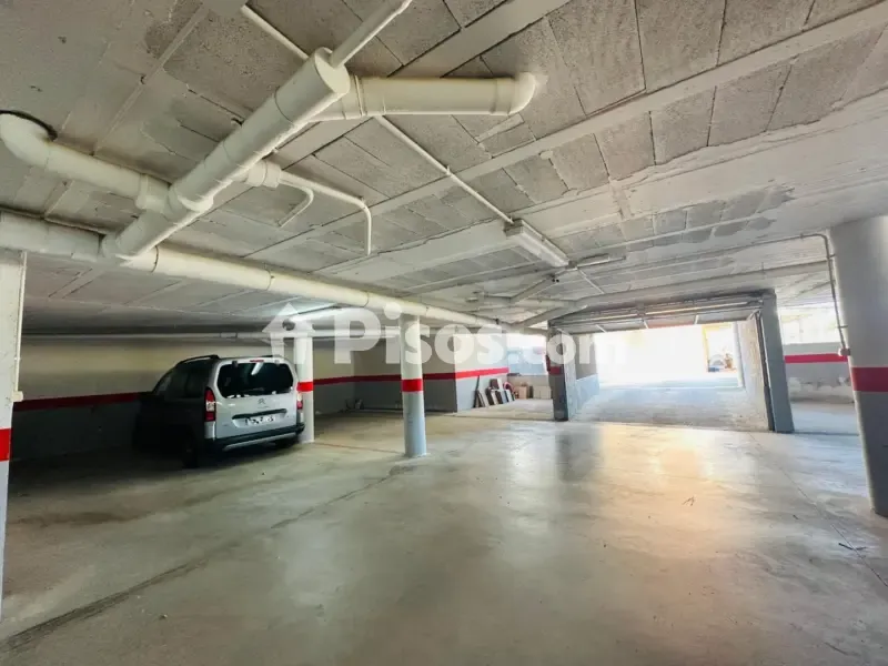 Garaaž - Ground Floor Flat with Balcony in Masdenverge