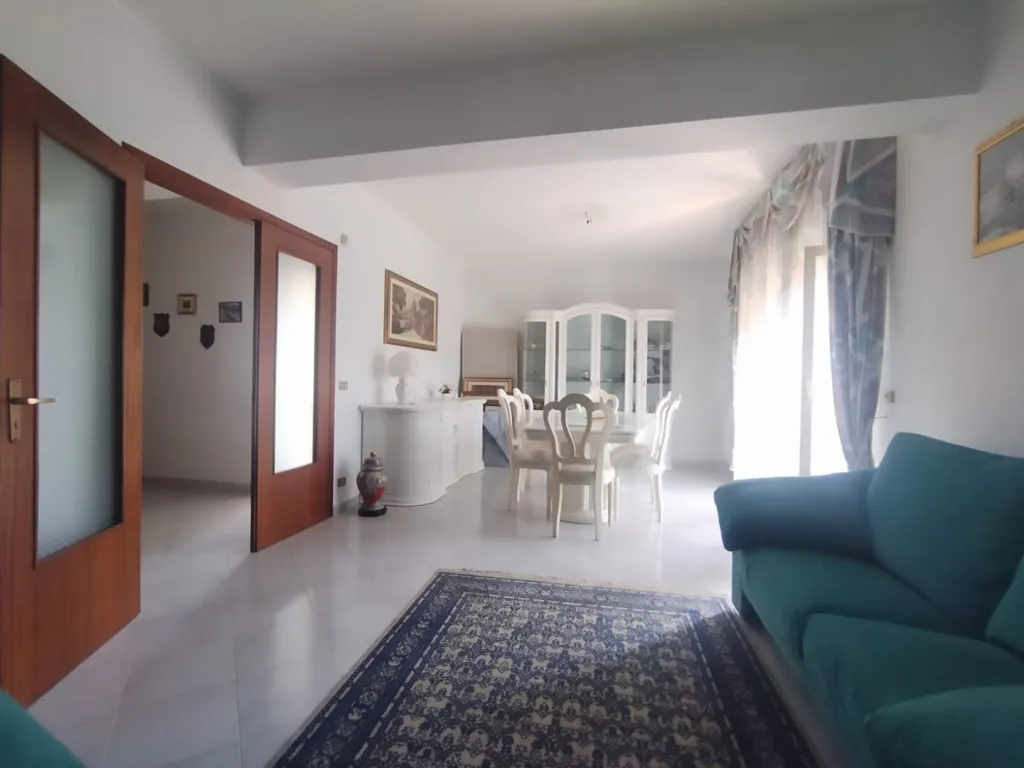 Elutuba - 3-Bedroom Apartment with Balcony in Messina