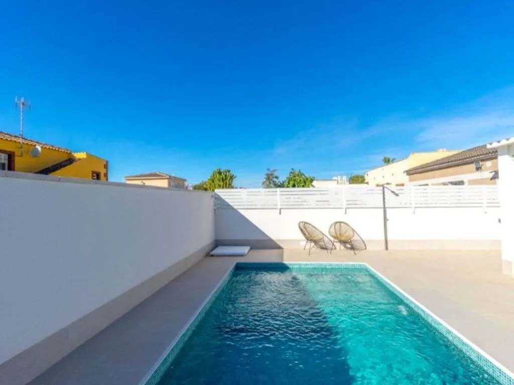 Piscina - Luxury Villa with Pool in El Chaparral, Torrevieja