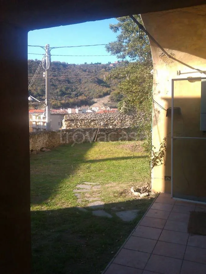 Terrass - 2-Bed Apartment with Garden in Finale Ligure