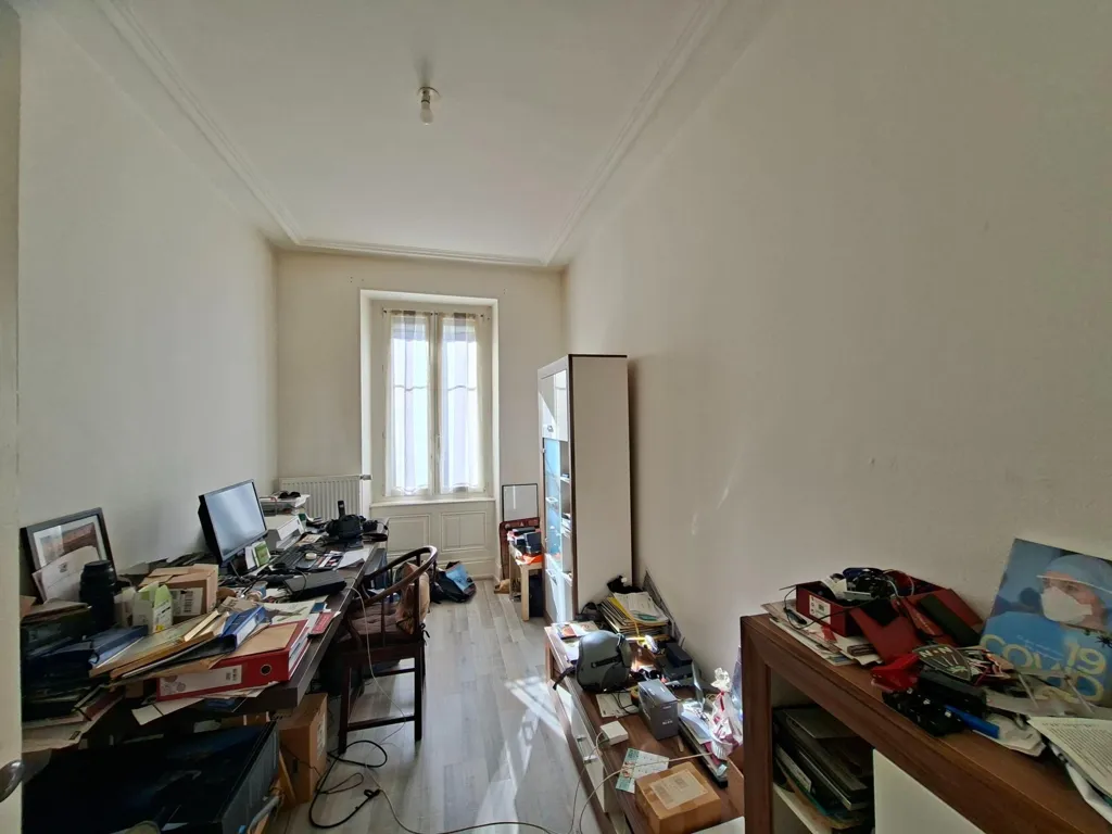 Kabinet - 1949 Built Apartment with High Ceilings in Mulhouse
