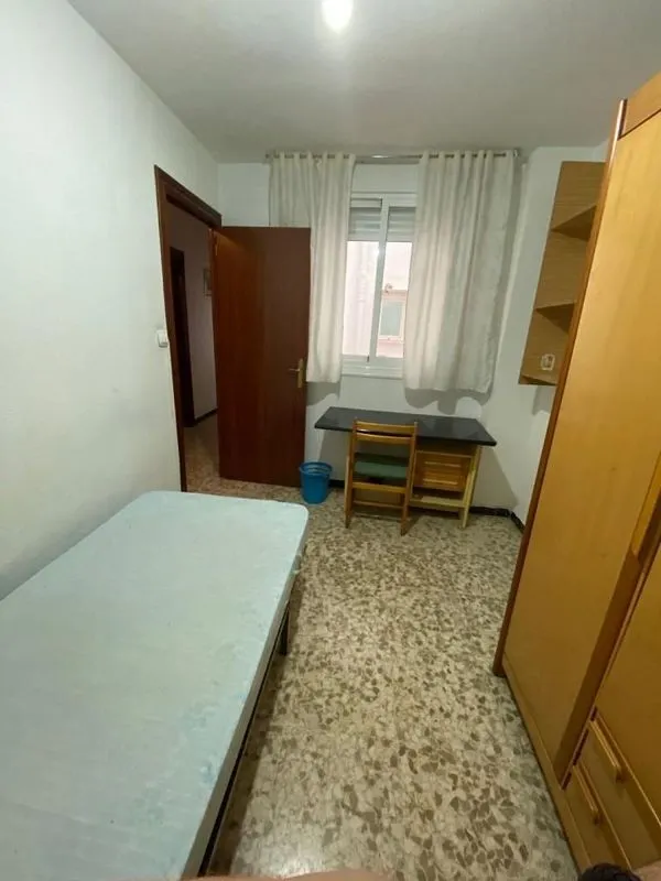 Chambres - Ample Student Flat with Terrace in Camino de Ronda