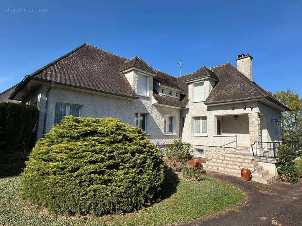 Välivaade - Spacious House with Pool in Amilly