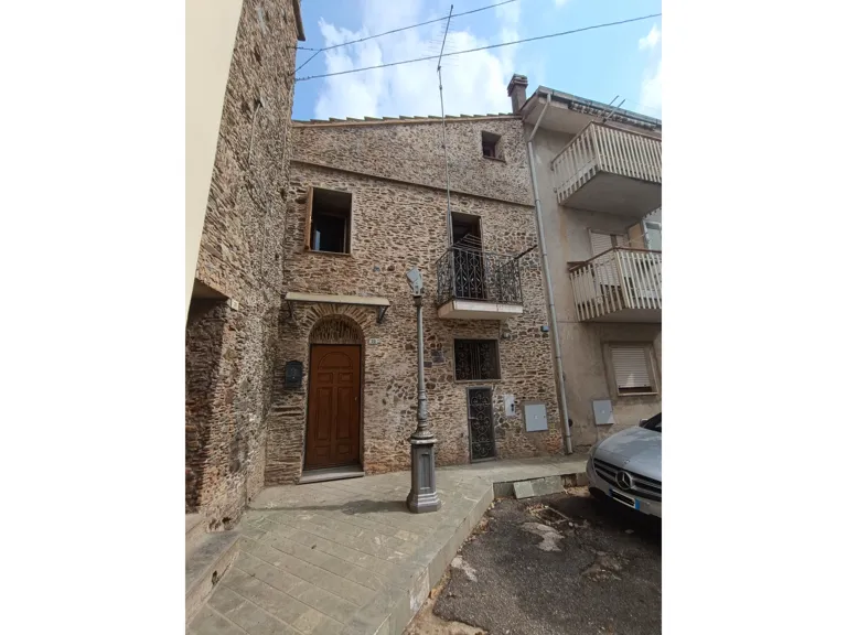 Villa indipendente con balcone a Pianopoli