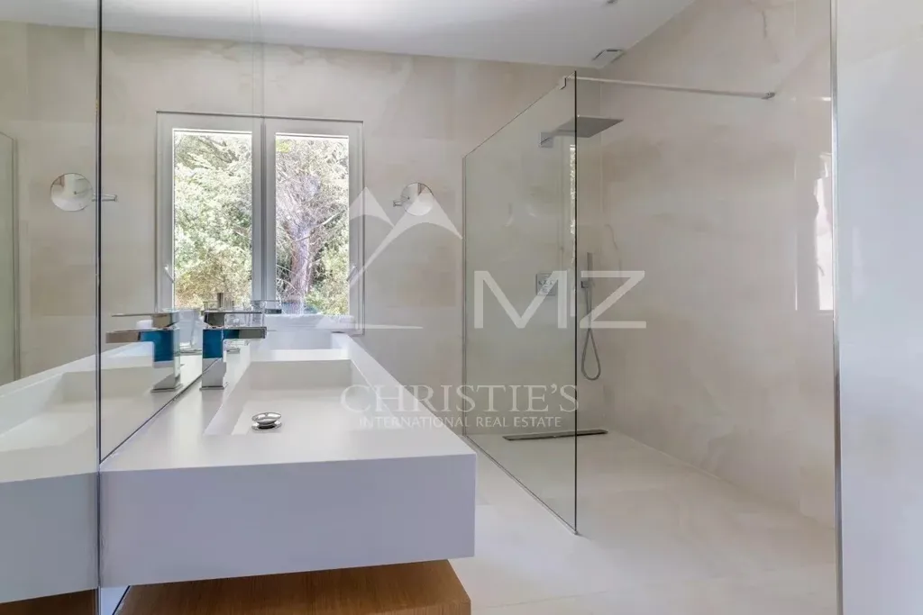 Vannitoad - Contemporary Villa with Sea View in Mougins