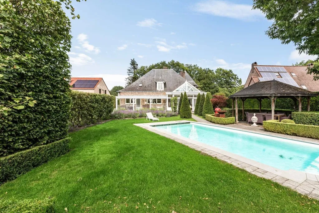 Piscine - Villa avec Piscine et Bureau à Lanaken