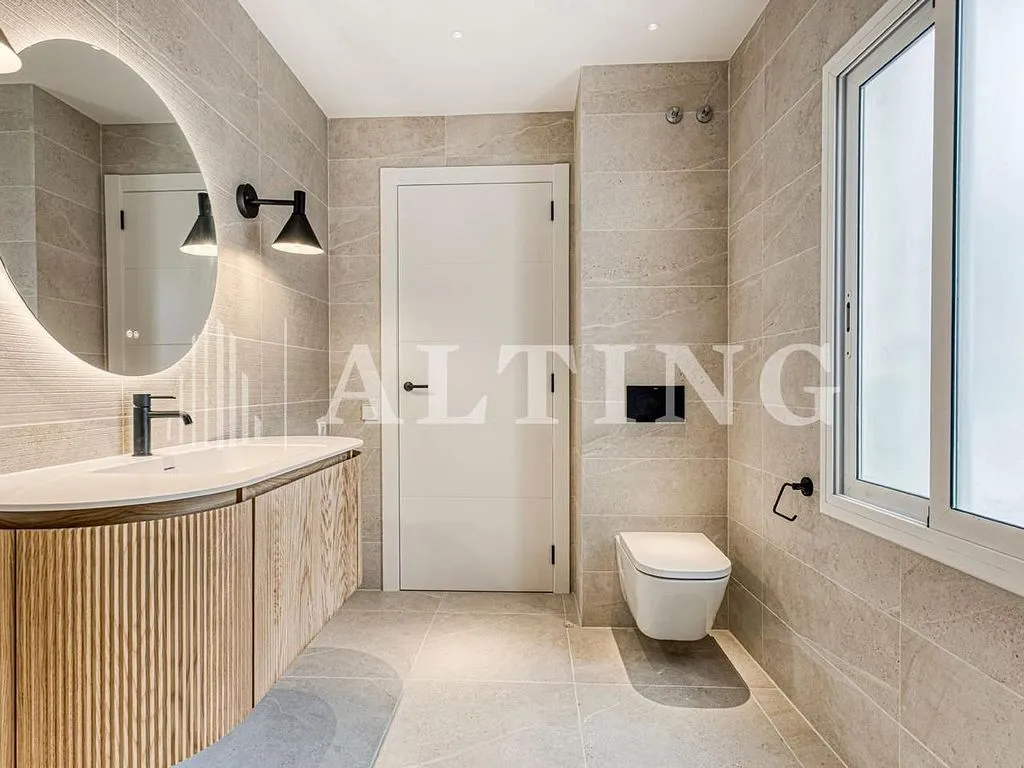 Bathrooms - Reformed Apartment with Terrace in Barcelona