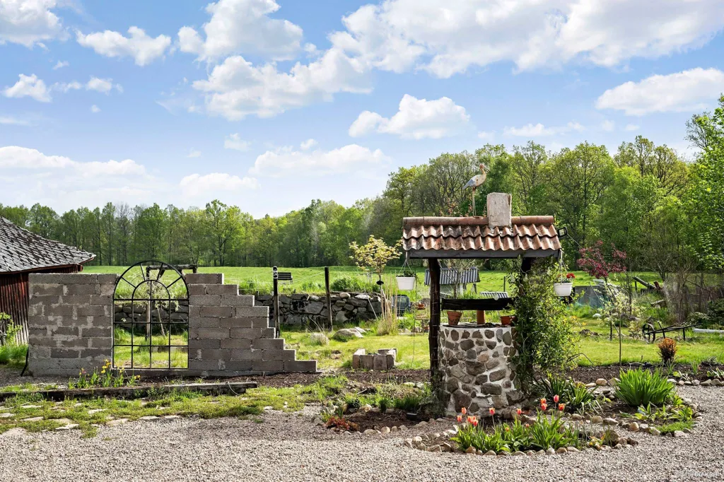 Aed - Historic Farmhouse with Garden in Harholma