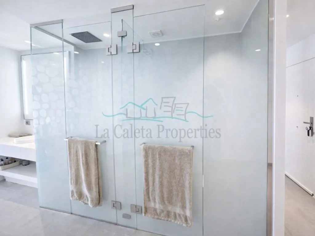 Salles de bain - Luxury Apartment with Ocean View in La Caleta