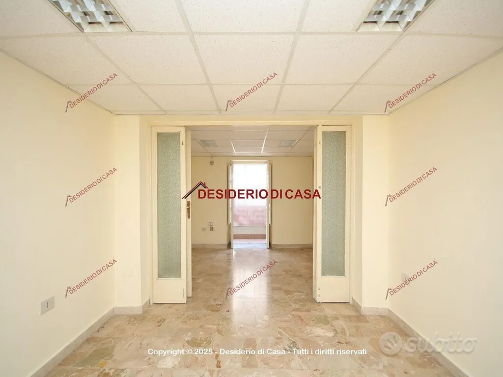 Entrée - Office with Balcony in Bagheria Centre