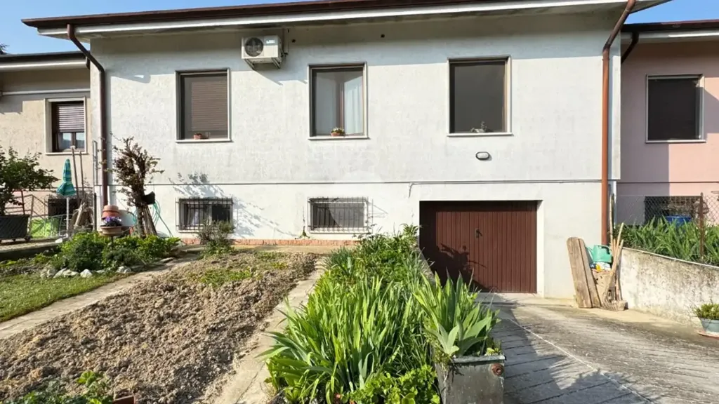 Exterior - Terraced Villa with Garden in Marcaria