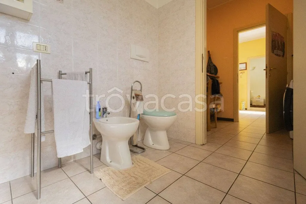 Salles de bain - Commercial Property with Shops in Ghemme